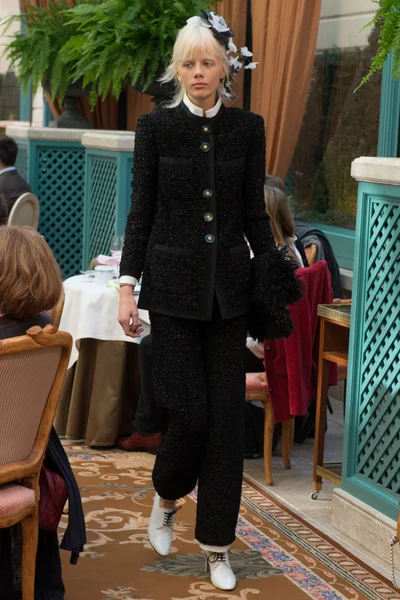 Look 27